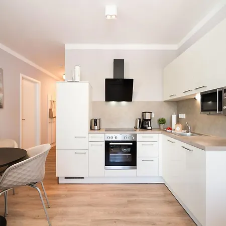 Modern With Sunny Loggia Apartman